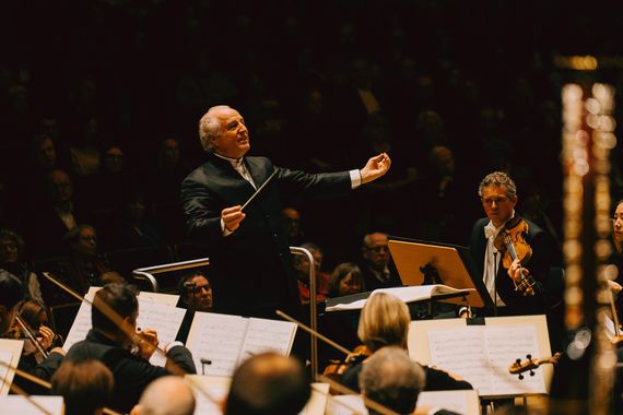 Manfred Honeck conducts